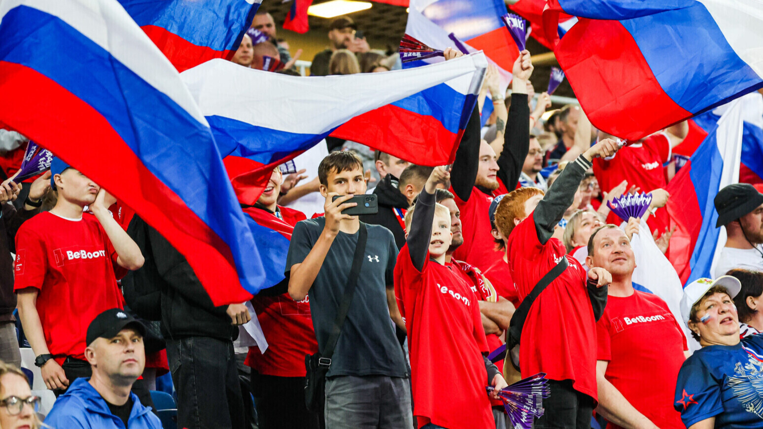 &laquo;Поднимайте флаги России!&raquo; На ЧМ-2026 в Америке призвали гордиться нашей страной