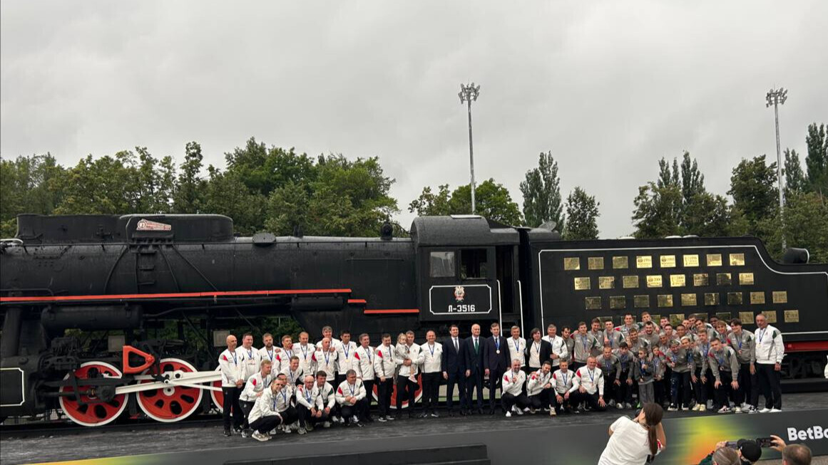 Футболисты &laquo;Локомотива&raquo; получили бронзовые медали за третье место в РПЛ в сезоне‑2025/26